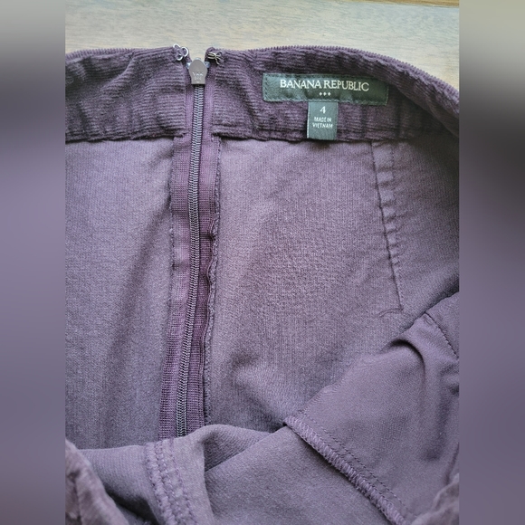 BANANA REPUBLIC Cordoroy Skirt - Picture 4 of 8